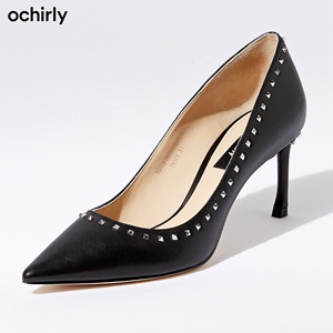 ochirly欧时力夏装尖头羊皮革铆钉细跟高跟鞋1g0351
