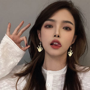 个性趣味ok手势耳钉2021年新款潮短款耳坠网红嘻哈蝴蝶结耳环女