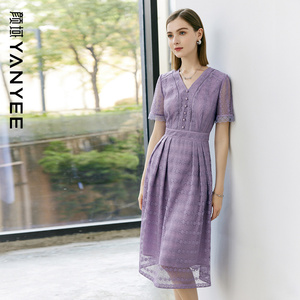 颜域紫色蕾丝连衣裙女夏季2024新款名媛风法式复古镂空V领中长裙