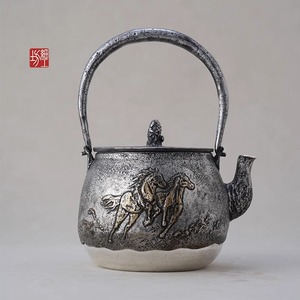 荒井工坊日本铁壶原装进口纯手工家用烧水壶煮茶壶铁包银壶生肖马