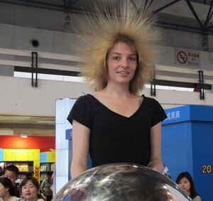 静电球头发竖起