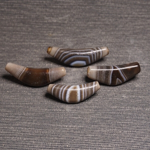 天然缠丝玛瑙牛角珠吊坠 原矿背云桶珠 横穿牛样天珠毛衣项链配饰