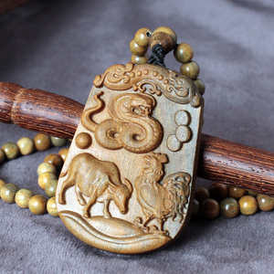 绿檀木生肖属相鸡牛蛇三合金局吊坠木牌巳酉丑木质钥匙扣挂件定制