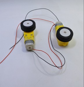 电子DIY微型130小马达电机四驱车机器人玩具带轮子多用途5V供电