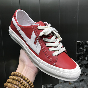 男士真皮休闲广州鞋头层牛皮透气圆头夏季青年板鞋个性红色系带