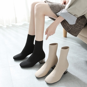 米色靴子女踝靴