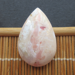 天然秘鲁粉欧泊粉色蛋白石与石英围岩共生宝石水滴裸石特色矿标