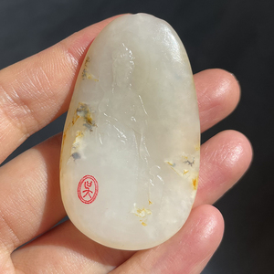 玉雕大师吴卫东收藏级罕见黄褐皮老熟俄籽料羊脂玉观音吊坠巨漏o