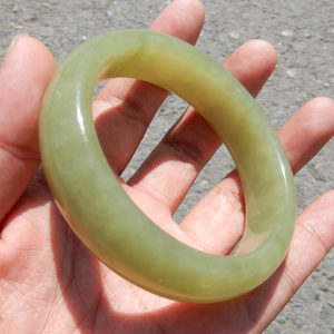 方言和田玉精品收藏级新疆细腻油润且末料鸡油黄口内径58mm手镯w