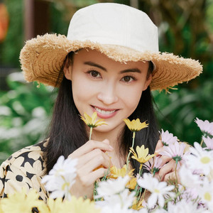 张柏芝同款草帽女夏季毛边大檐拉菲草度假沙滩帽子海边防晒遮阳帽