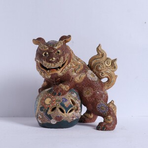 日本九谷烧  精美多彩绣球红狮子摆件一个 整体工艺精湛 色彩红艳