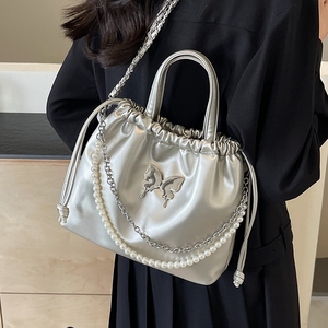 银色蝴蝶双肩包包女式2024新款潮时尚韩国珍珠链条背包百搭手提包