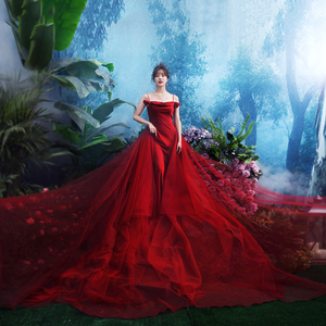影楼主题服装2022新款红色吊带鱼尾长飘森系情侣旅拍婚纱拍照礼服