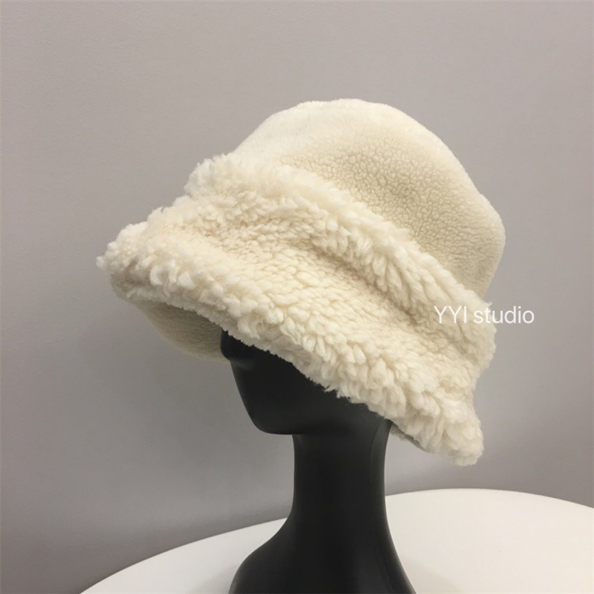 yyi日系羊羔绒渔夫帽女复古保暖平顶直桶ins盆帽防寒帽台灯帽百搭