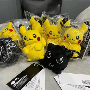 藤原浩闪电宝可梦联名暗黑色皮卡丘毛绒公仔手机钥匙扣书包挂件潮