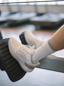 耐克女鞋Nike AIR WINFLO 9网面透气运动鞋缓震跑步鞋DD8686-100