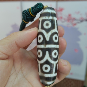 西藏大昭寺,供佛珠,16眼天珠,到清代!