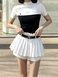 美式复古辣妹黑白拼接短袖T恤女设计感修身显瘦上衣百褶裙两件套