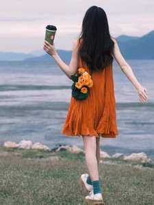 法式度假风橘色无袖背心连衣裙小个子宽松显瘦慵懒气质海边沙滩裙