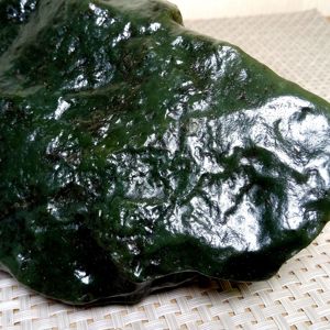 新疆和田玉 若羌戈壁料碧玉原石干净油润菠菜绿 大块摆件可雕刻料