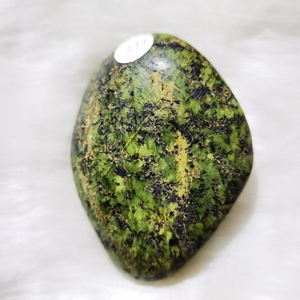 西藏藏玉把玩件药王石手把件藏宝陨玉原石蛇纹石玉摆件养生保健石