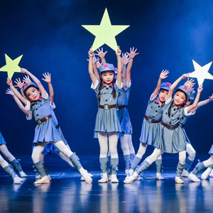 儿童小红军星星在闪烁舞蹈演出服闪闪红星幼儿八路军合唱表演服装