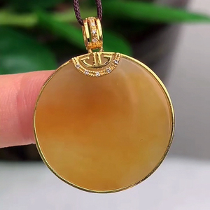 全黄翡翠吊坠缅甸