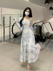 爱依服旗舰店2023年春夏装美丽女装衣橱碎花吊带雪纺连衣裙套装女