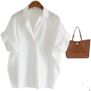意大利欧货大牌女装白色蝙蝠袖V领衬衫女设计感轻奢上衣纯棉短袖