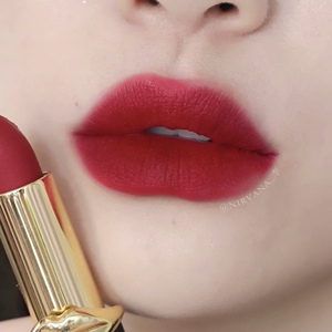 冷艳的口红