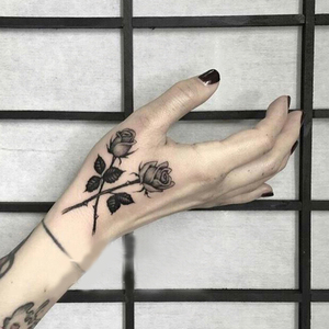 超酷暗黑系黑色交叉玫瑰虎口手背 防水男女仿真 纹身贴纸