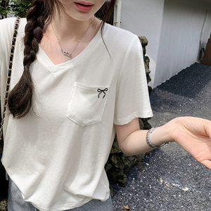 小众设计感口袋装饰印花V领短袖T恤女夏季新款韩系宽松气质小上衣