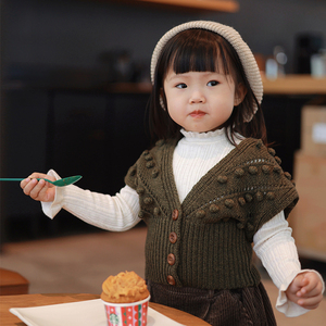 恩馨童装小众设计手工球球女童马甲羊毛针织背心v领欧美童装毛衣