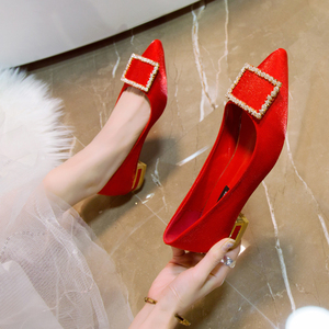 婚鞋女2cm新款粗跟高跟婚礼秀禾鞋孕妇结婚鞋低跟红色新娘鞋红鞋