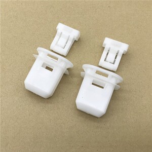 丰田致炫后座卡扣