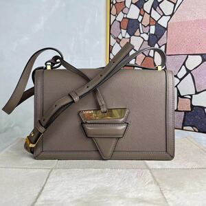 肆溢二手奢品推荐loewe罗意威巴塞罗那三角包95新sq101204单肩包