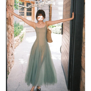 绿色网纱露背吊带连衣裙女夏季仙女超仙森系裙子法式气质收腰长裙