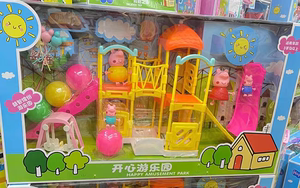 小猪红色跑车野餐车快乐小火车教室别墅森林游乐园过家家儿童玩具