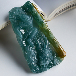 缅甸纯天然翡翠a货精雕冰糯双彩齐天大圣特色吊坠玉石挂件带证书