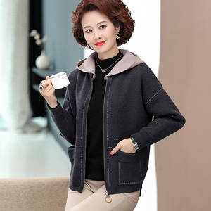 中老年女秋冬新款妈妈冬装加绒毛衣外套加厚奶奶大码保暖开衫上衣