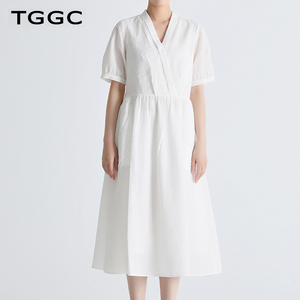 台绣短袖连衣裙子女V领纹理褶皱收腰修身气质白色2024年夏季新款