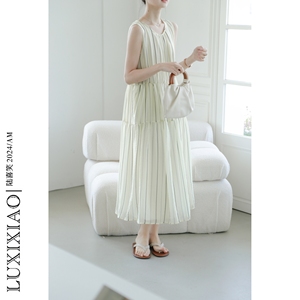 LUXIXIAO连衣裙2024新款宽松无袖双口袋设计感韩版条纹背心裙夏季