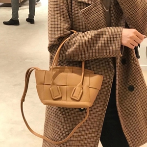 bottega veneta/bv粒面手提包 arco29荔枝纹单肩手提购物袋女包