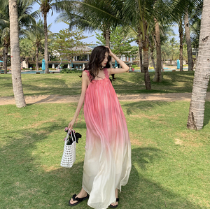 度假拍照沙滩裙海边大摆吊带长裙设计感法式粉色渐变雪纺连衣裙子