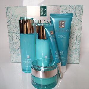 蒂花之秀滢润补水面部护肤化妆品套装美肌水精华液乳液洁正品包邮