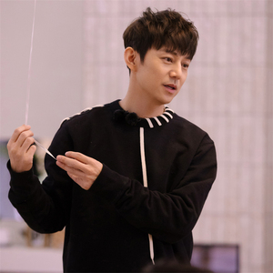 好2何炅同款卫衣条纹拼色字母印花圆领上衣男衣服潮乐购乐购