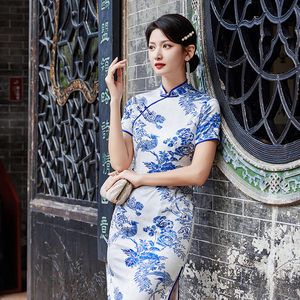 青花瓷旗袍2024年夏季新款长款改良版中国风女新中式走秀演出日常
