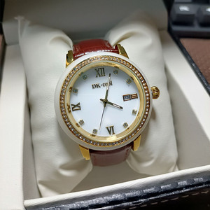 和田玉白玉色手表日历镶钻男女款石英表dk真皮时尚防水玉石情侣表