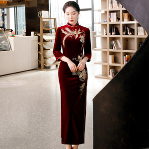 金丝绒长款刺绣旗袍2024年新款中国风复古日常可穿气质优雅连衣裙