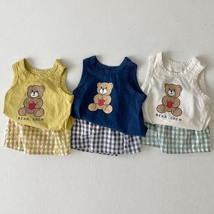 韩版夏三岁男女宝宝夏装无袖背心格子短裤两件套婴儿薄款小熊套装